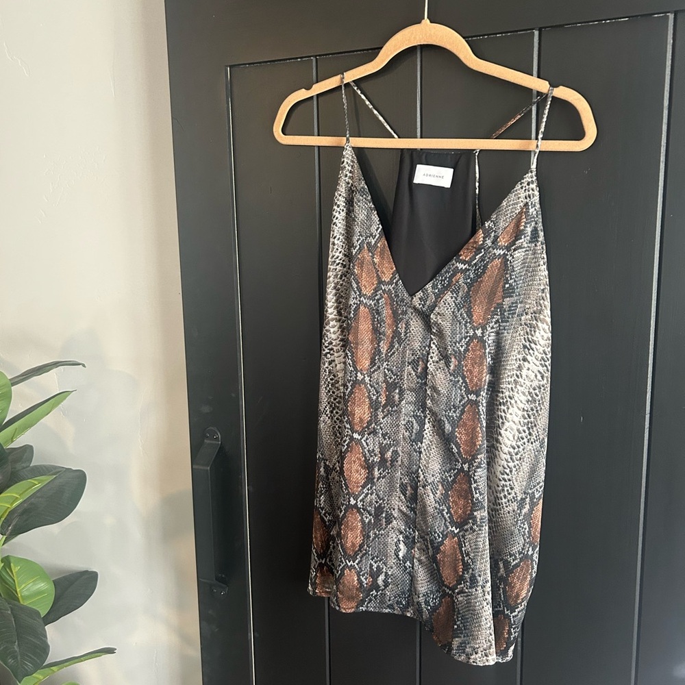 Snake skin tank